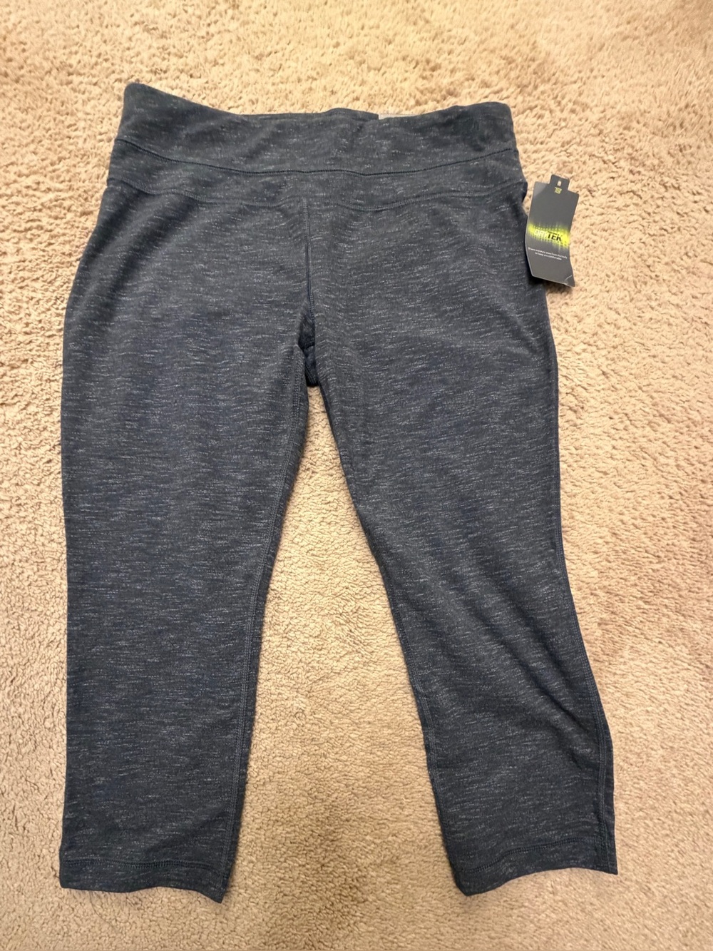 Women’s Tek Gear Heathered Grey Active Capri Mid Rise Leggings. 7/8 crop.
